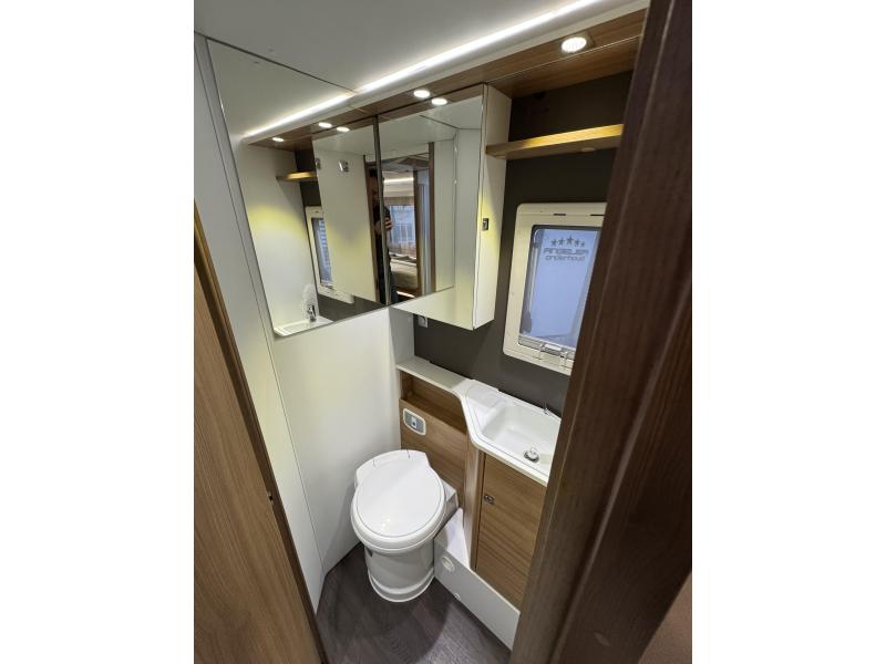 Adria Matrix Plus 670 SL Lengte bedden- Automaat  foto: 9
