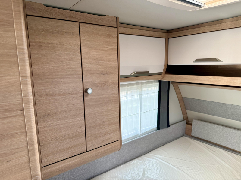Knaus Sudwind Black Selection 460 EU Zomer Airco Actie!  foto: 9