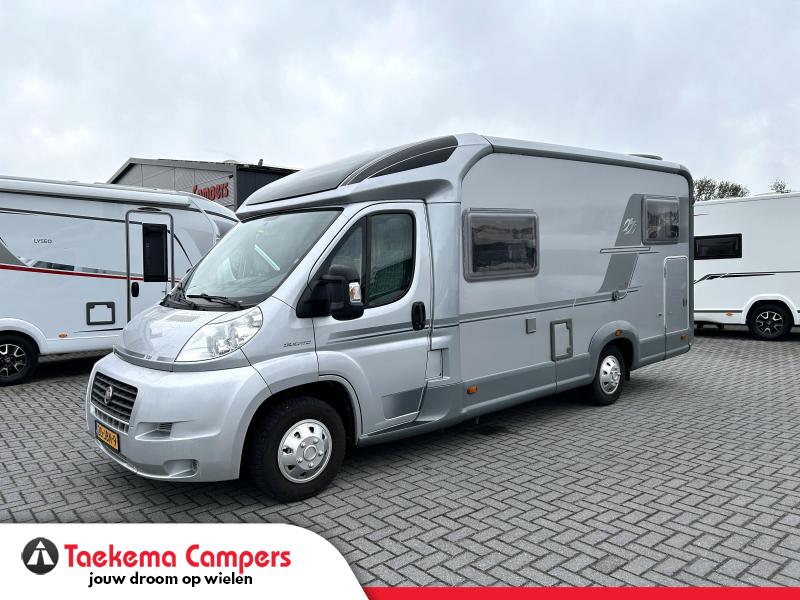 Knaus Sudwind 60 Jahre 500 PF Küche / Französisches Bett
