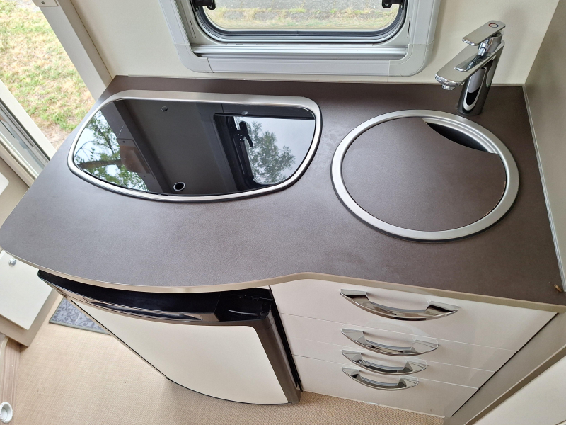 B&uuml;rstner Travel Van 620 T 9G MOD&Egrave;LE COMPACT AUTOMATIQUE photo : 8