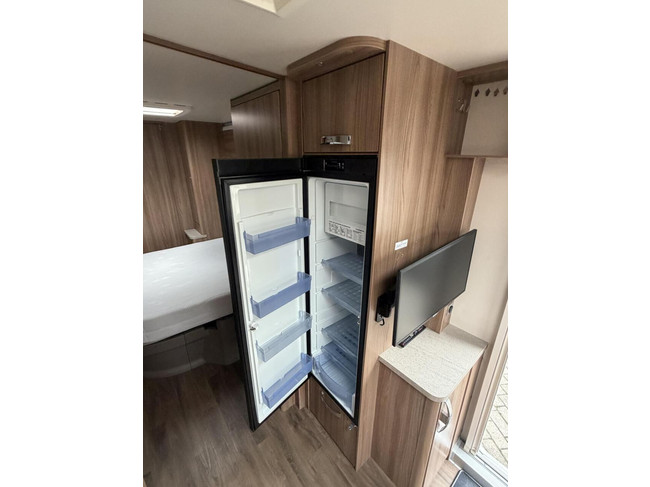 Swift Elite 645 Levelsysteem Mover Luifel Zonnepaneel Oven foto: 14