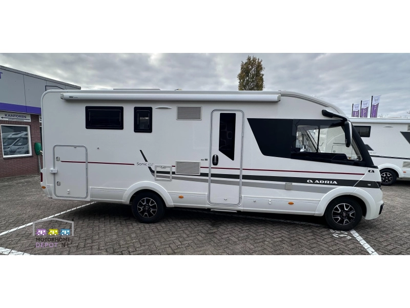 Adria Sonic I 700 SC muy completo foto: 2