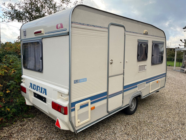 Adria 390 Ds 2 zitjes , 770 kg lichtgewicht, topstaat foto: 1