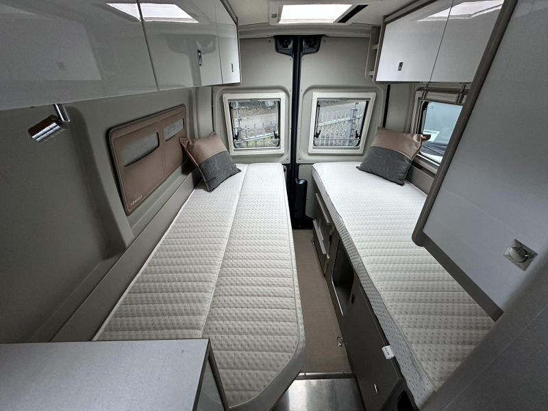 Bürstner Delfin C 621 LENGTE BEDDEN + TREKHAAK  foto: 8