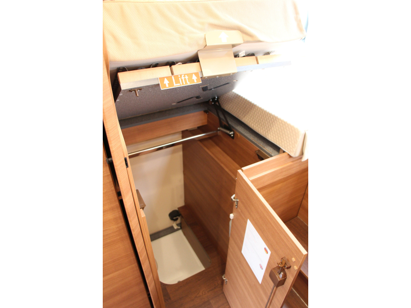 Carthago Chic C-Line I 4.9 LE-L Enkele bedden + Hefbed  foto: 71