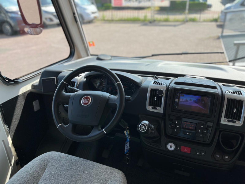Dethleffs Trend 6757 Camper, Integrated 4 pers photo: 18