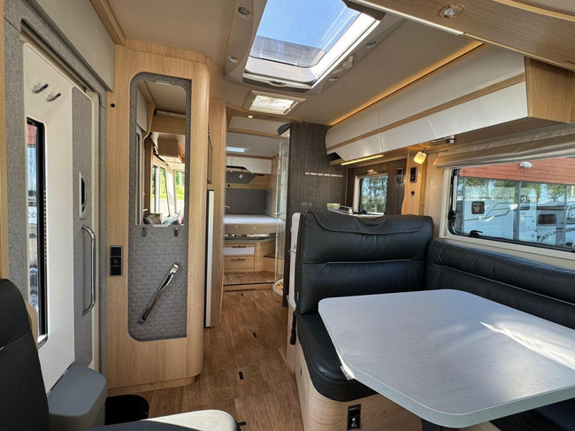 Hymer BML-I 790 Masterline Queensbed Hefbed Alde EP Level Oven Trekhaak Luifel foto: 10