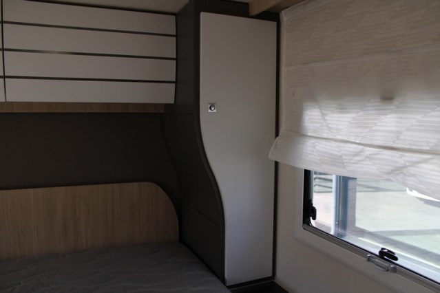 Challenger Graphite Vip Edition T 328 idem Chausson 788 AUTOM&Aacute;TICO Fiat 140 cv equipado con cama Queen y cama abatible 4 pers. (76 foto: 40