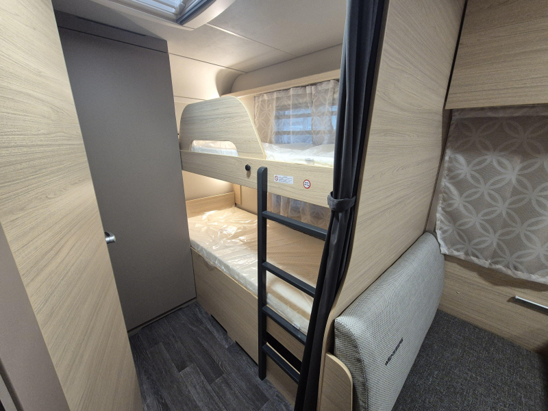 Weinsberg CaraCito 500 QDK Stapelbedden en douche!  foto: 8