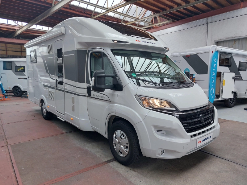 Adria Coral 650 DL Lengtebed/face2face/heavy  foto: 13