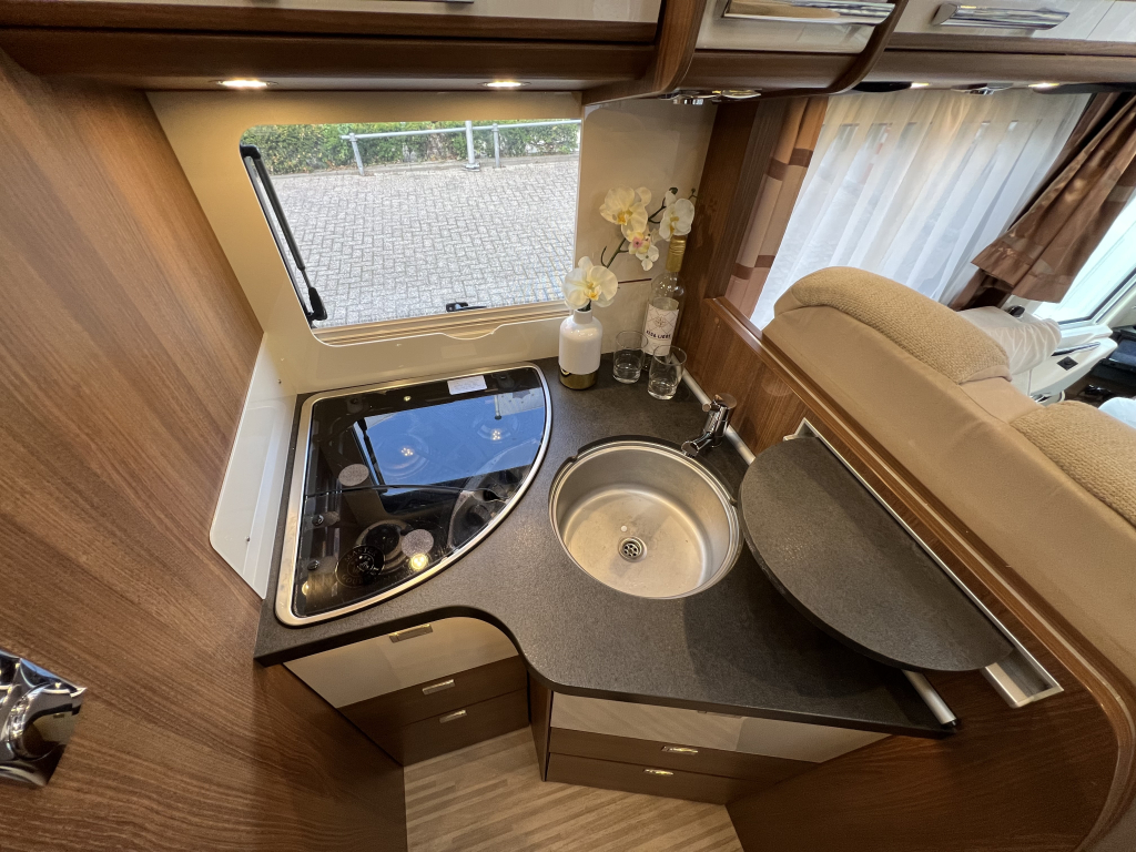 Carthago C-Tourer I 144 QB QUEENSBED+HEBED TREKHAAK DAKAIRCO foto: 7