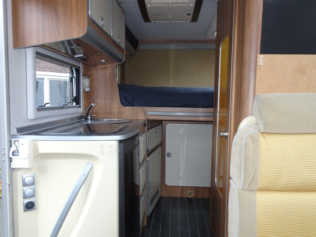 WESTFALIA VAN CONVERSION WVT276 photo: 2