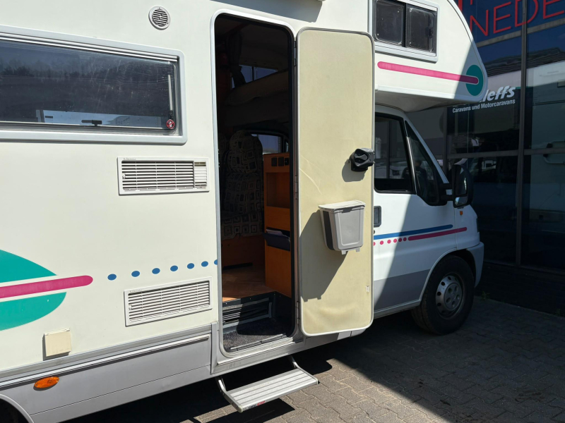 Adria Coral 660 DP Airco,XLGarage,Fixed bed photo: 8