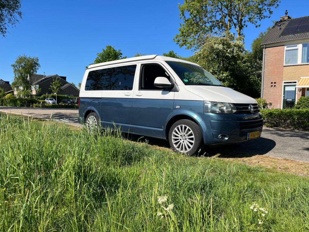 VOLKSWAGEN MULTIVAN STARTLINE photo: 0