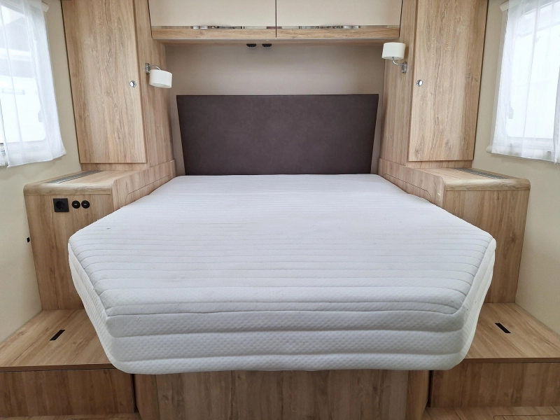 Eura Mobil Profila RS 720 QB QUEENSBED+HEFBED  foto: 4