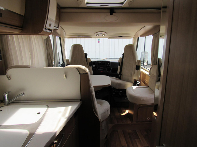 Hymer Exsis-i EX 688 Enkelebedden hefbed integraal bj2014 foto: 11