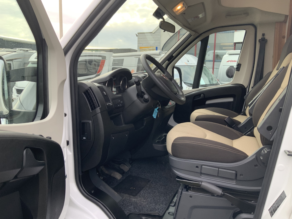 Weinsberg Cara Loft 650 ME, 2.3 MultiJ. 120 Teilintegriert, Drehsitze, Franz&ouml;sisches Bett, Bj. 2021 Camper Centrum On the Road am Noorderringweg 4 in Marum. Foto: 16