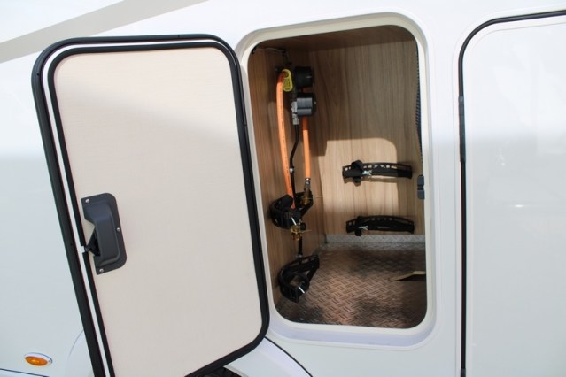 Hymer Exsis I 678 Fiat AUTOMAAT 160 pk enkele bedden Smal en lichtgewicht (54  foto: 6