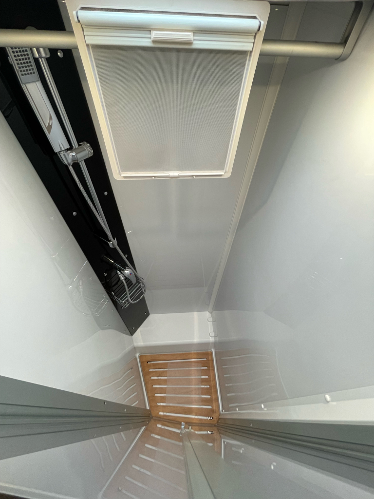 Dethleffs TREND 7057 CAMA QUEEN AUTOM&Aacute;TICA HORNO BEARLOCK foto: 10