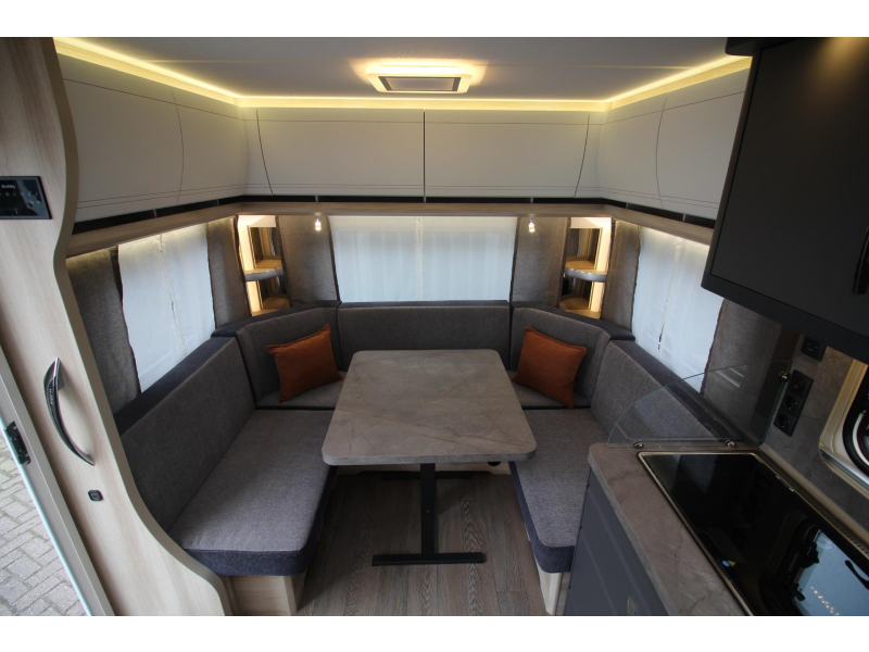 Hobby De Luxe 460 UFE Cama francesa y asiento redondo! foto: 11