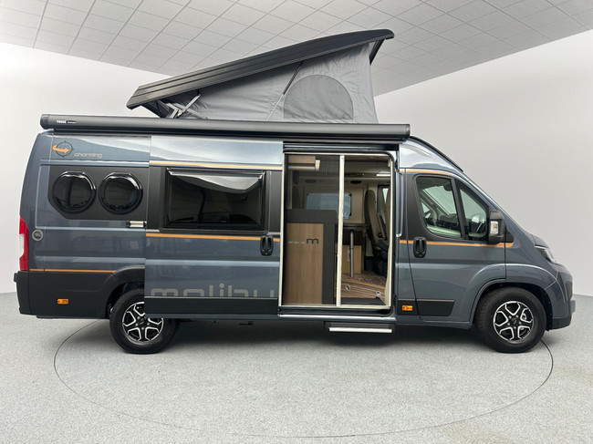 Malibu Van First Class Two Rooms 640 LE RB Charming GT Skyview photo: 15
