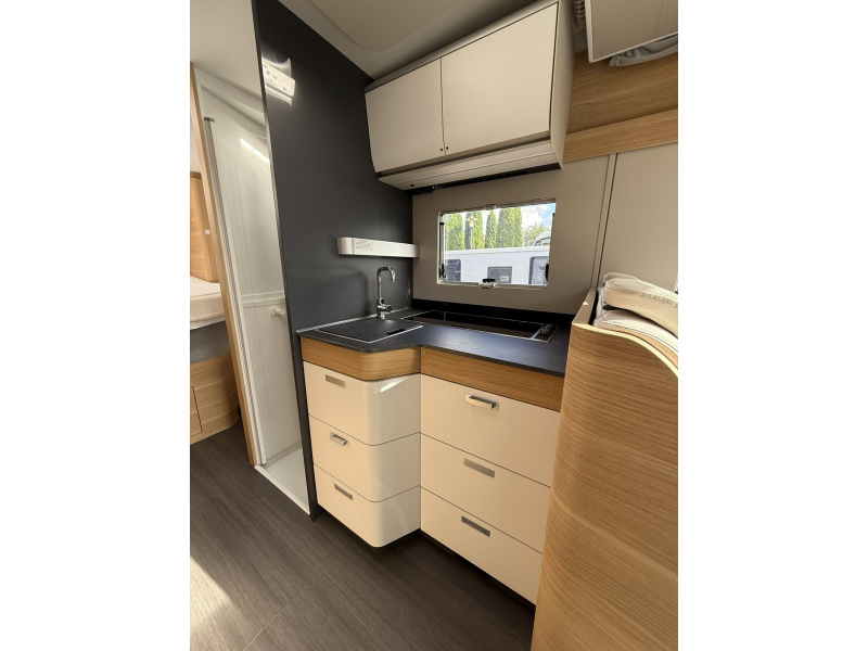 Adria Matrix Plus 670 SC Queensbed - AUTOMAAT  foto: 15