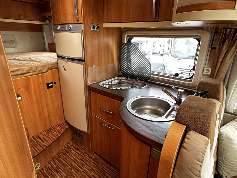 Hymer B614 CL Dwarsbed/Hefbed/160pk  foto: 12