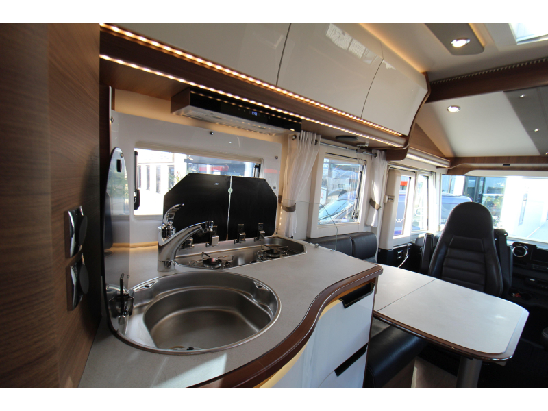 Rapido M96 Queensbed + Hefbed  foto: 31