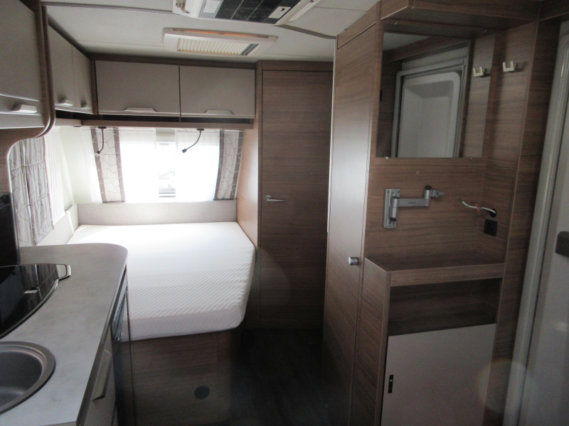 Knaus Sport 450 FU KOMPLETT UND FRANZ&Ouml;SISCHES BETT Foto: 2