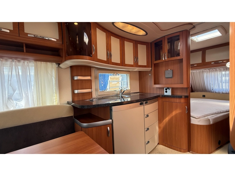 Hobby Prestige 495 UFE frans bed rondzit toilet  foto: 3
