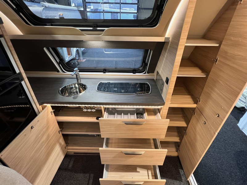 Knaus Sudwind 650 PXB queensbed, bomvol opties  foto: 12
