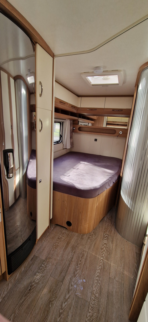 HOBBY Hobby De Luxe 540 FU – Frans Bed – Mover (Autark) foto: 20