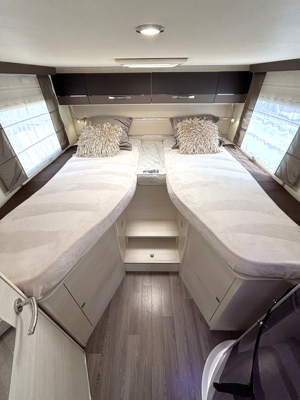 Challenger Sirius 3087 GA ENKELE BEDDEN + HEFBED EURO 6 foto: 2