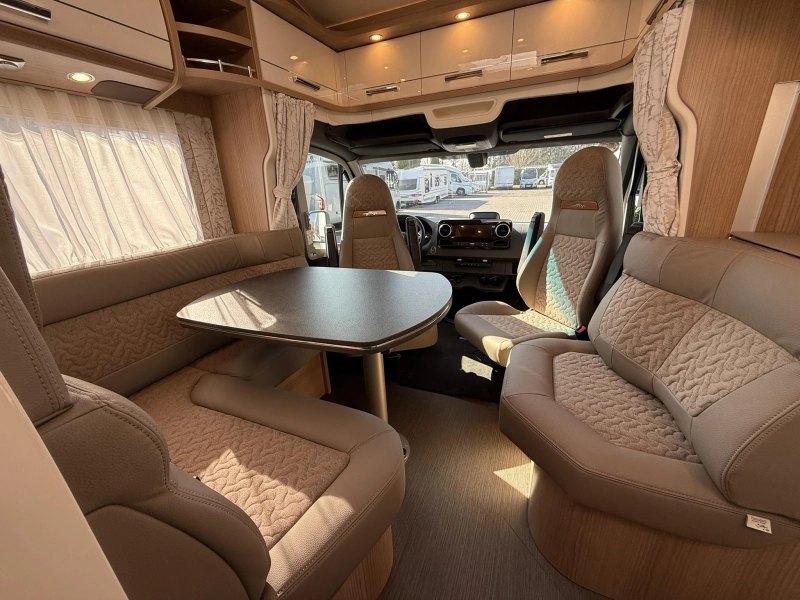 Carthago C1-Tourer 149 LE - MERCEDES-ENKELE BEDDEN  foto: 5
