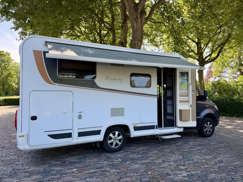 Bürstner Lyseo M Harmony Line 690 G | Mercedes | automaat  foto: 1