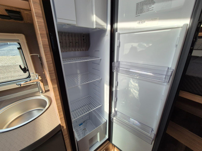Weinsberg CaraCompact Pepper 600 MEG Combi 6E, panel solar, CE228 foto: 6