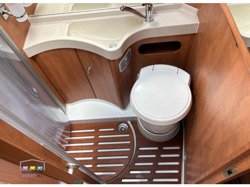 Carthago Chic C-Line T 4.8 PLUS single beds photo: 12