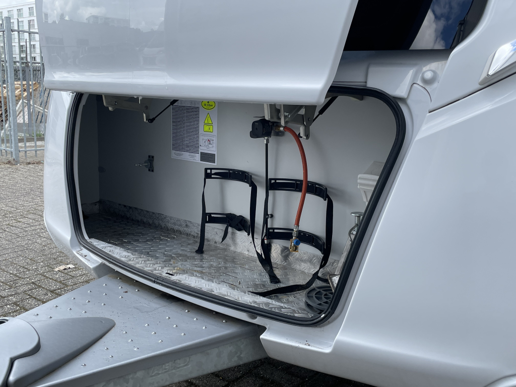 LMC Caravans Exquisite 685 VIP QUEENSBED + RONDZIT TANDEMASSER 2025 ! foto: 16