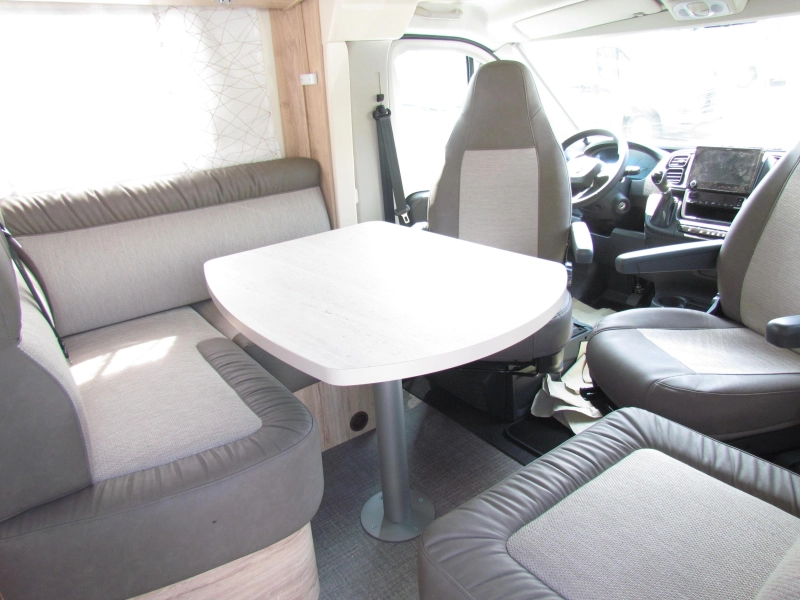 Eura Mobil Profila RS 695 EB L/H-bed, automatic photo: 2