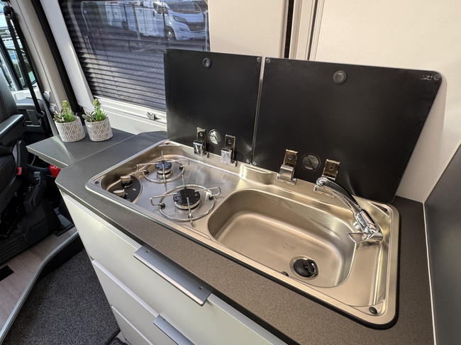 Adria Twin Supreme 640 SGX 160 pk AUTOMAAT 9-Traps Euro6 Fiat Ducato 8 Maxi **Lengtebedden in hoogte verstelbaar/4 zitplaatsen/Luifel/ foto: 12