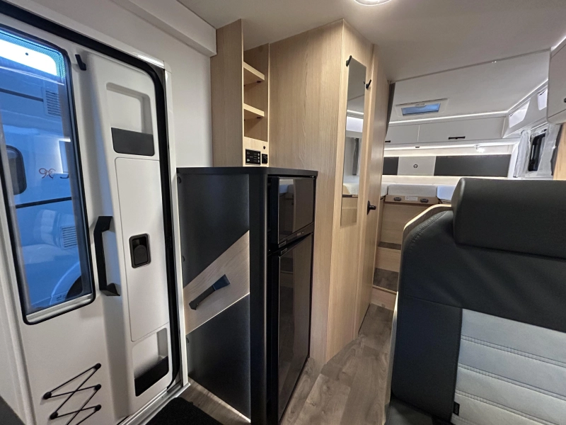 Sunlight T 67 S - Automaat Lengtebedden  foto: 5