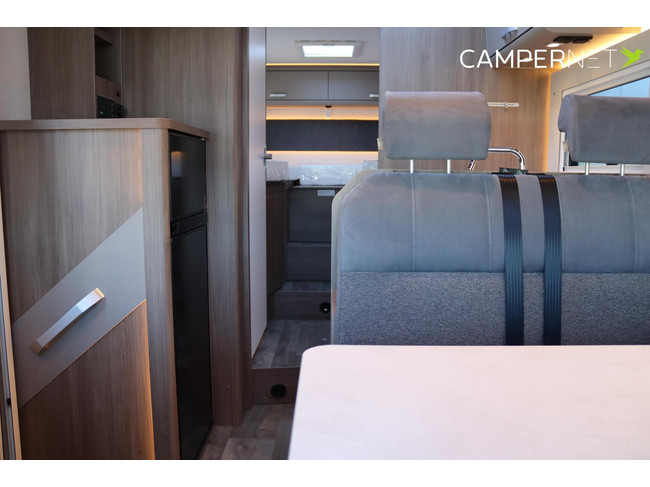 Carado T447 Edition 26 165pk Automaat | Lengtebedden | Luifel | Hefbed | Gescheiden douche | Fietsendrager | 12'' Ford multimediasystee foto: 10