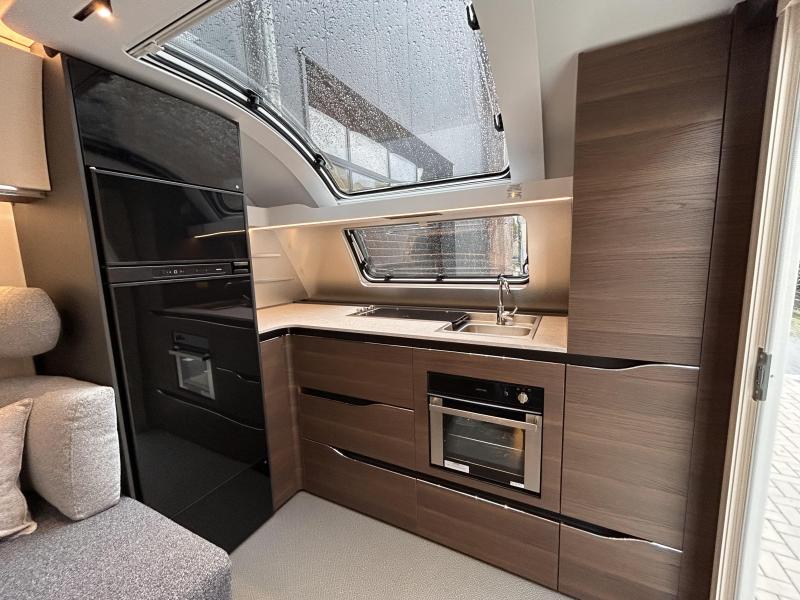 Adria Alpina 663 HT Queensbed - Model 2025  foto: 4