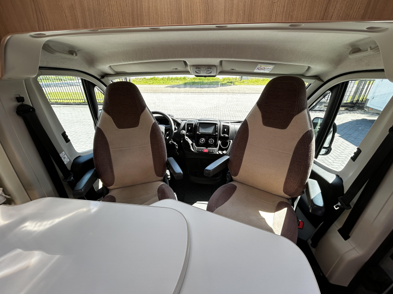 Karmann Davis 590 Transverse bed/2017/Euro6/Airco photo: 13
