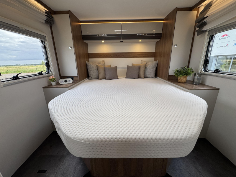 Dethleffs Trend 7057 Automaat Queensbed Hefbed  foto: 2