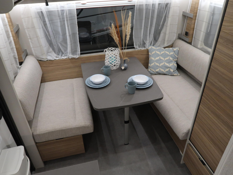 Dethleffs Nomad 460 EL FIRST EDITION UITVOERING  foto: 2