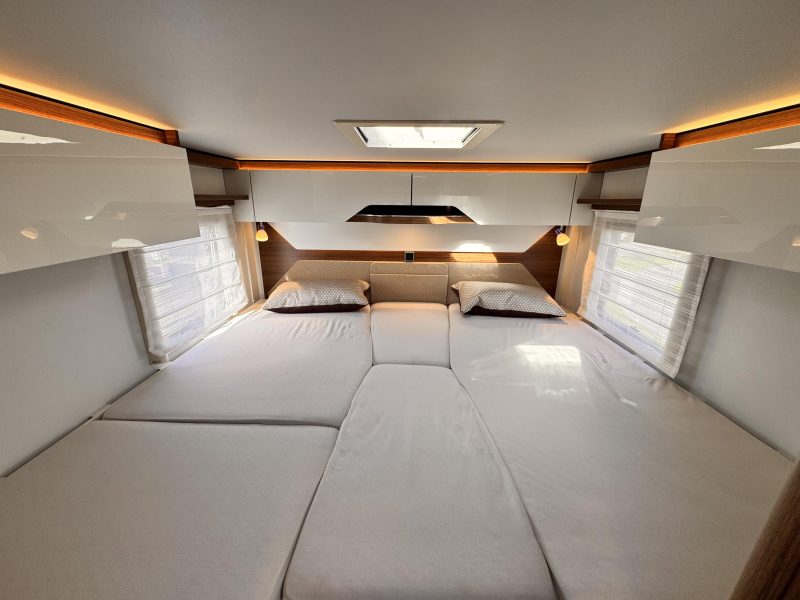 Hymer B-MC T 680 single beds pull-down bed photo: 13