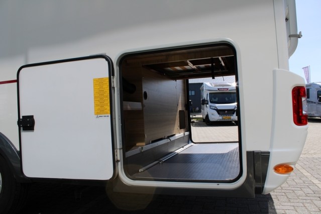 Robuuste Adria Matrix M 670 SK AUTOMAAT 5 gordelplaatsen Queensbed + hefbed (71  foto: 10