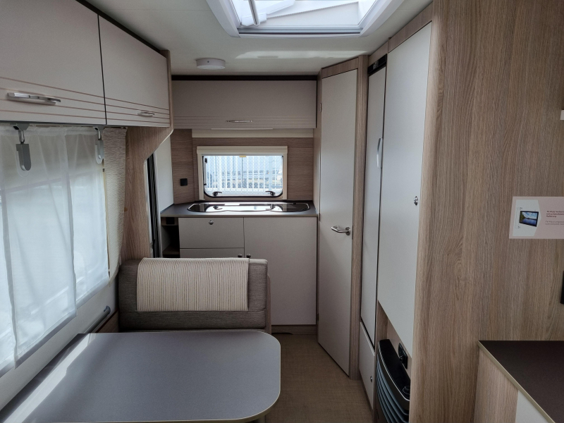 Bürstner Premio Life 425 TS € 1.250,= Acc. voordeel!  foto: 3