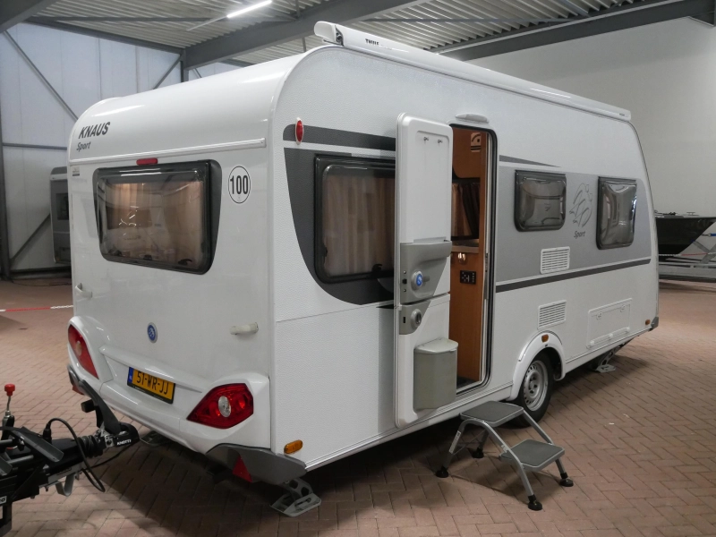 Knaus Sport 460 EU Mover sistema de nivelaci&oacute;n toldo foto: 1